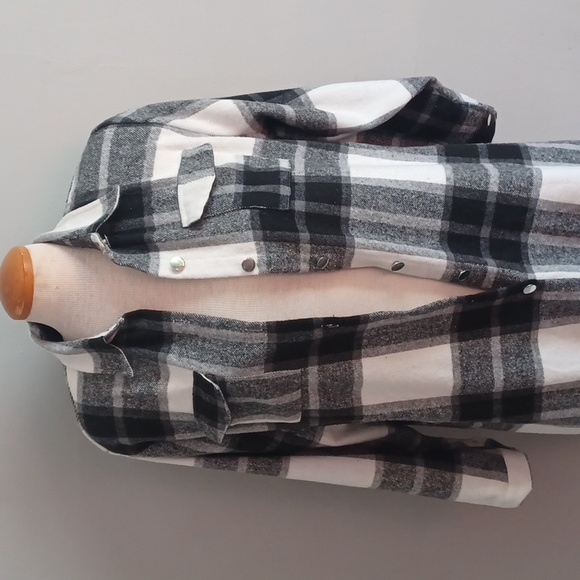 Black plaid flannel Jacket/dress/shirt size XL - Picture 9 of 11